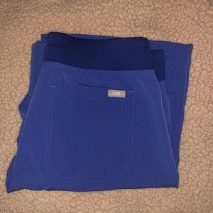 Size small Livingston scrub pants in DENIM